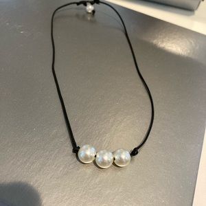Necklace 3 pearls on rope.